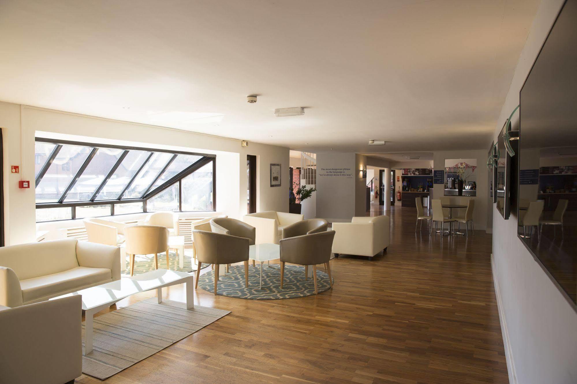 Hotel Cim Business Centre à Maidenhead Extérieur photo